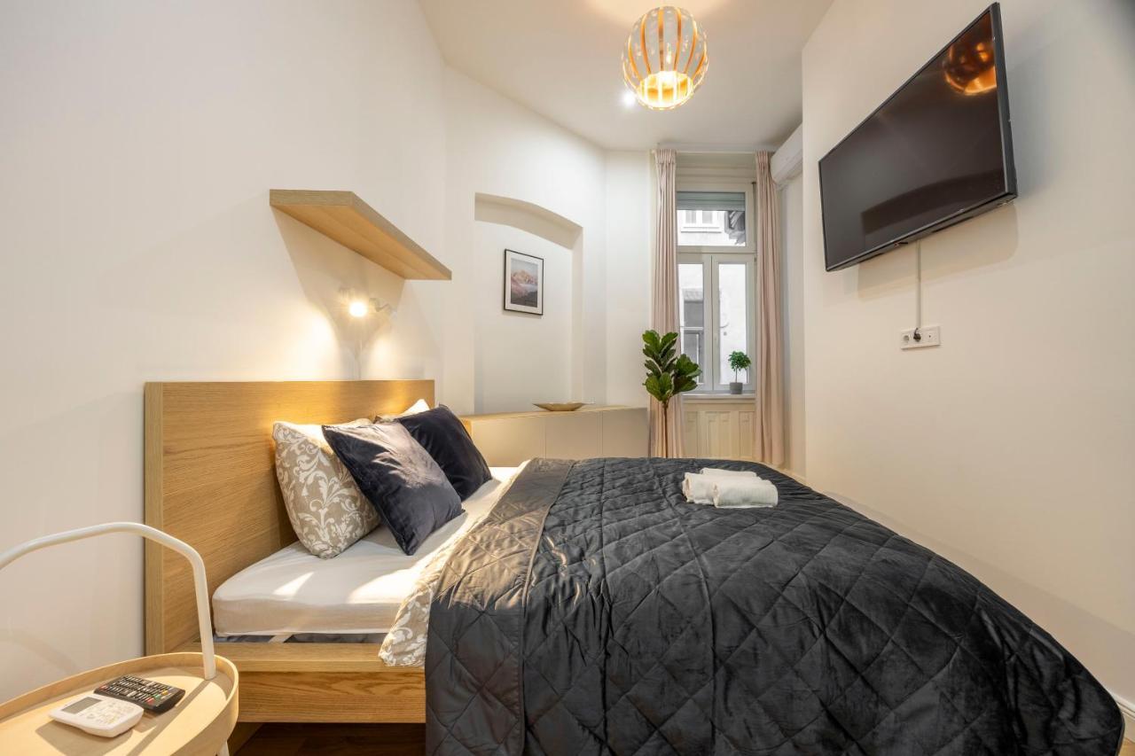 Central Grand Apartment With 5Bedrm 2Bathroom Budapest Esterno foto