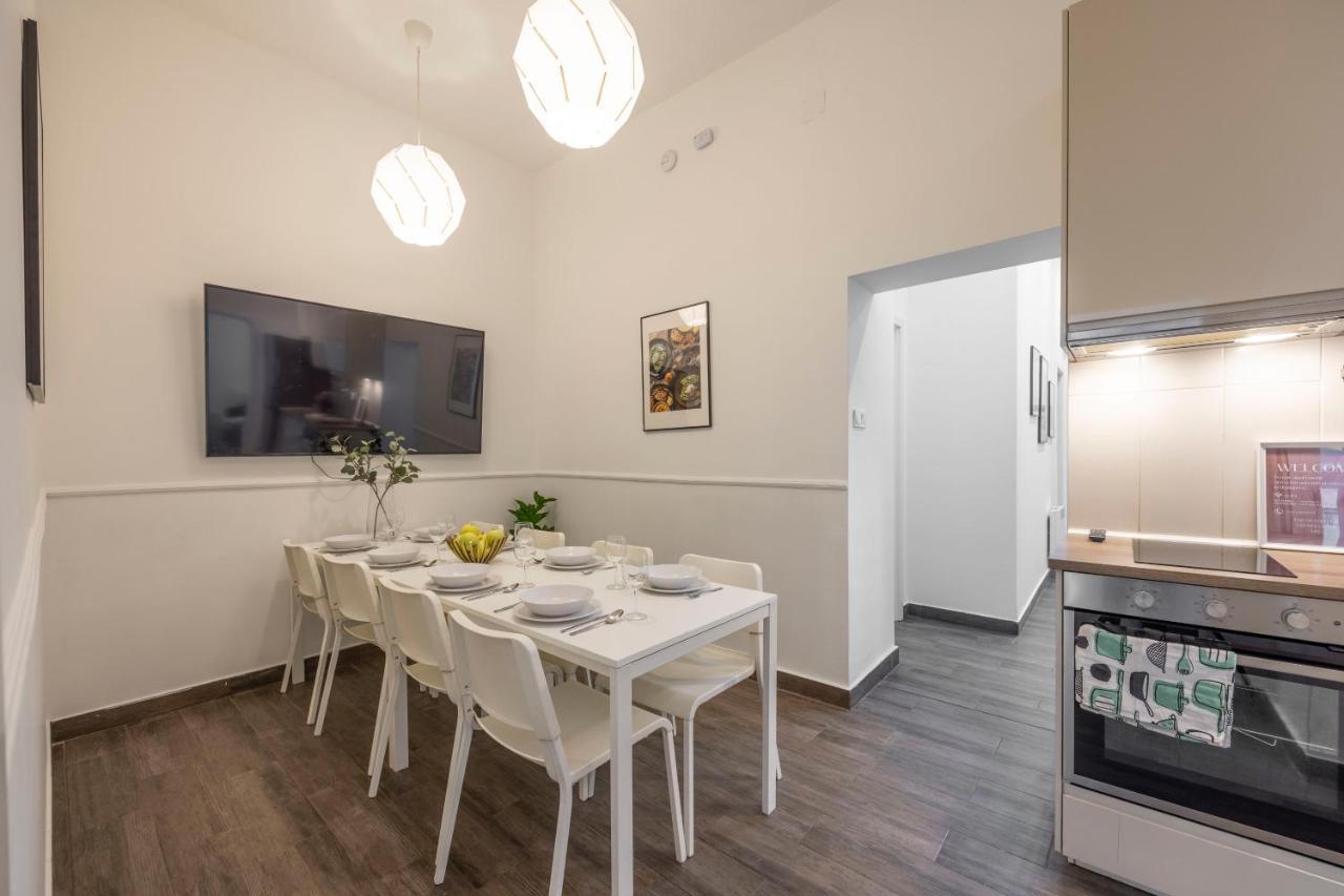 Central Grand Apartment With 5Bedrm 2Bathroom Budapest Esterno foto