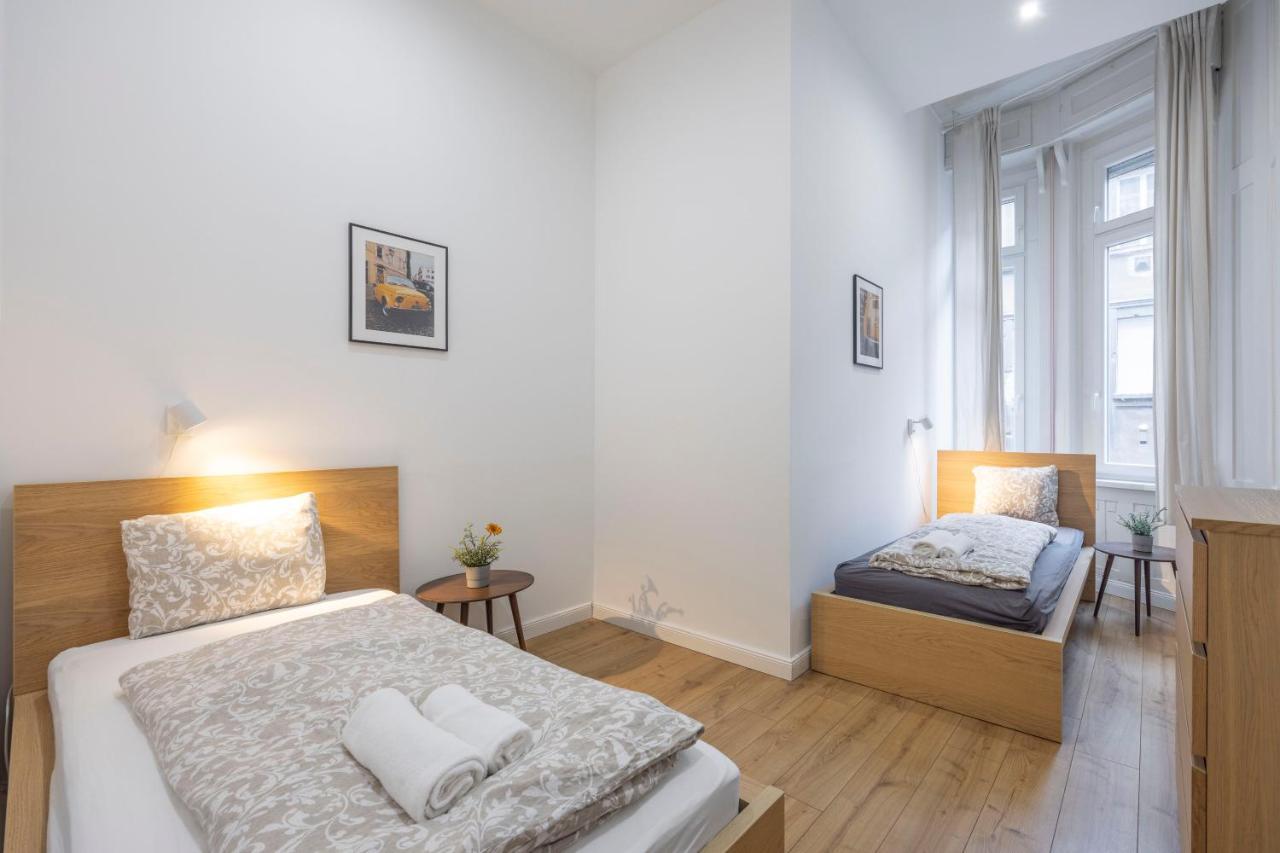 Central Grand Apartment With 5Bedrm 2Bathroom Budapest Esterno foto